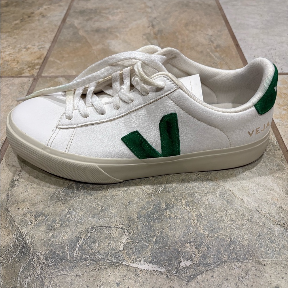 Veja Women's White and Green Casual Sneakers